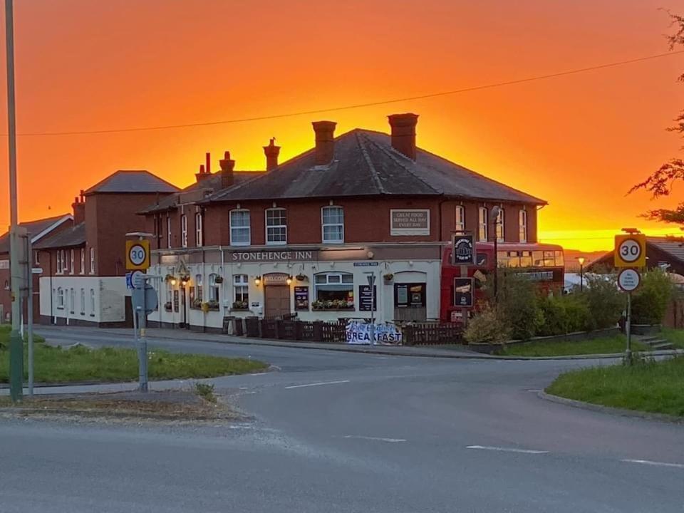 สโตนเฮนจ์ อินน์แอนด์เชพเพิร์ดฮัทส์ Bulford ภายนอก รูปภาพ